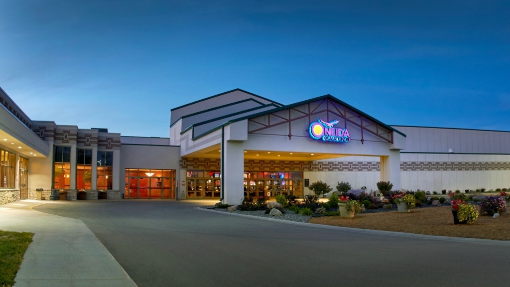 Exterior shot of Oneida Casino in Green Bay, Wisconsin